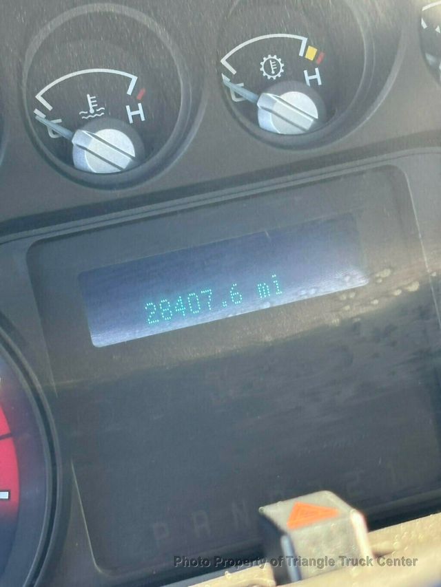 2011 Ford F550 LONG 16+ FOOT WITH LIFT GATE JUST 28K MILES! ONE OWNER! HEAVY SPEC 19,500 GVW! LIMITED SLIP AXLE! - 22904812 - 36