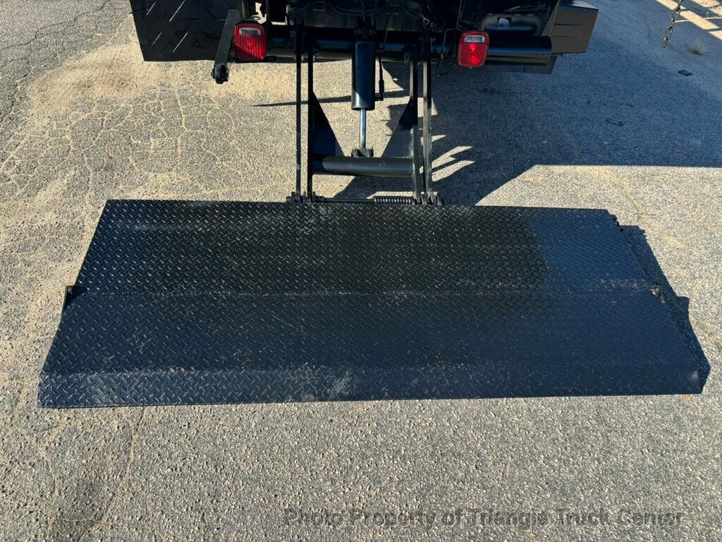 2011 Ford F550 LONG 16+ FOOT WITH LIFT GATE JUST 35K MILES! ONE OWNER! HEAVY SPEC 19,500 GVW! LIMITED SLIP AXLE! - 22947386 - 1