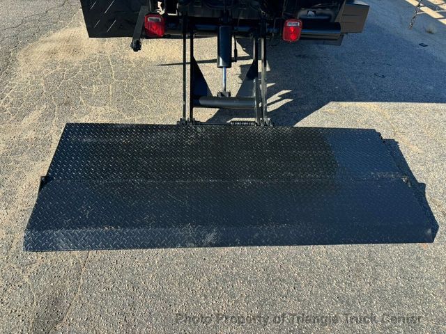 2011 Ford F550 LONG 16+ FOOT WITH LIFT GATE JUST 35K MILES! ONE OWNER! HEAVY SPEC 19,500 GVW! LIMITED SLIP AXLE! - 22947386 - 1