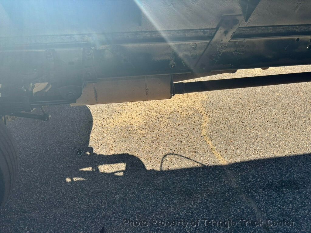 2011 Ford F550 LONG 16+ FOOT WITH LIFT GATE JUST 35K MILES! ONE OWNER! HEAVY SPEC 19,500 GVW! LIMITED SLIP AXLE! - 22947386 - 19