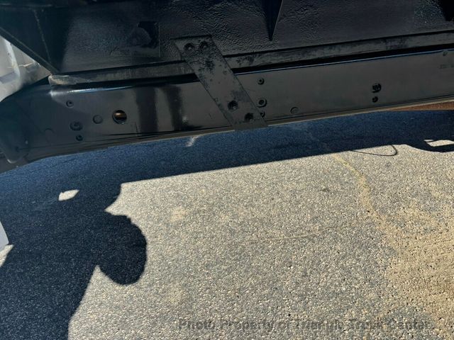 2011 Ford F550 LONG 16+ FOOT WITH LIFT GATE JUST 35K MILES! ONE OWNER! HEAVY SPEC 19,500 GVW! LIMITED SLIP AXLE! - 22947386 - 23