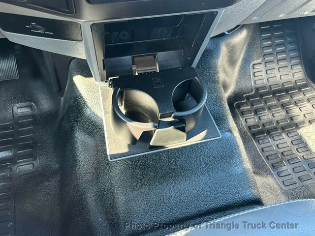 2011 Ford F550 LONG 16+ FOOT WITH LIFT GATE JUST 35K MILES! ONE OWNER! HEAVY SPEC 19,500 GVW! LIMITED SLIP AXLE! - 22947386 - 36