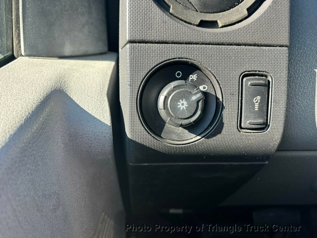 2011 Ford F550 LONG 16+ FOOT WITH LIFT GATE JUST 35K MILES! ONE OWNER! HEAVY SPEC 19,500 GVW! LIMITED SLIP AXLE! - 22947386 - 37