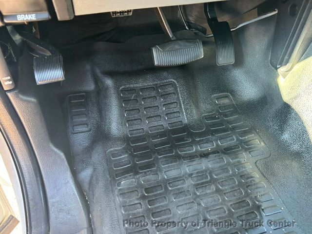 2011 Ford F550 LONG 16+ FOOT WITH LIFT GATE JUST 35K MILES! ONE OWNER! HEAVY SPEC 19,500 GVW! LIMITED SLIP AXLE! - 22947386 - 45