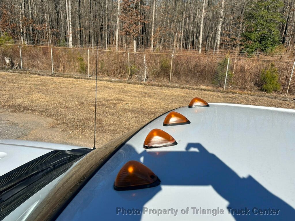 2011 Ford F550 LONG 16+ FOOT WITH LIFT GATE JUST 35K MILES! ONE OWNER! HEAVY SPEC 19,500 GVW! LIMITED SLIP AXLE! - 22947386 - 52