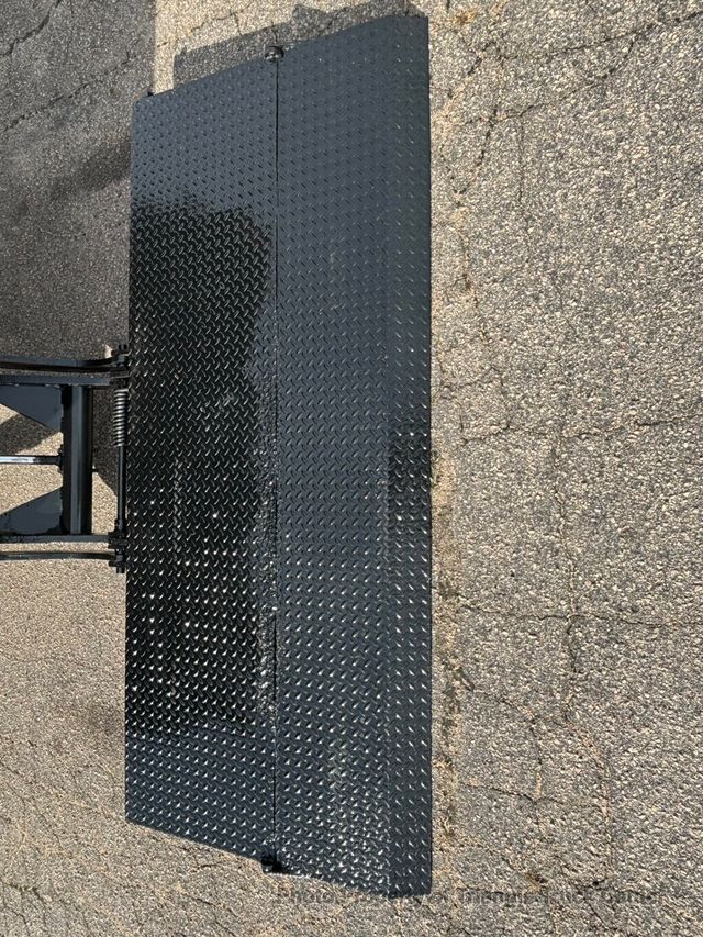 2011 Ford F550HD HEAVY SPEC CREW CAB JUST 52k MILES! 12+ FOOT DECK WITH LIFT GATE! FINANCE OR LEASE! - 22973910 - 11