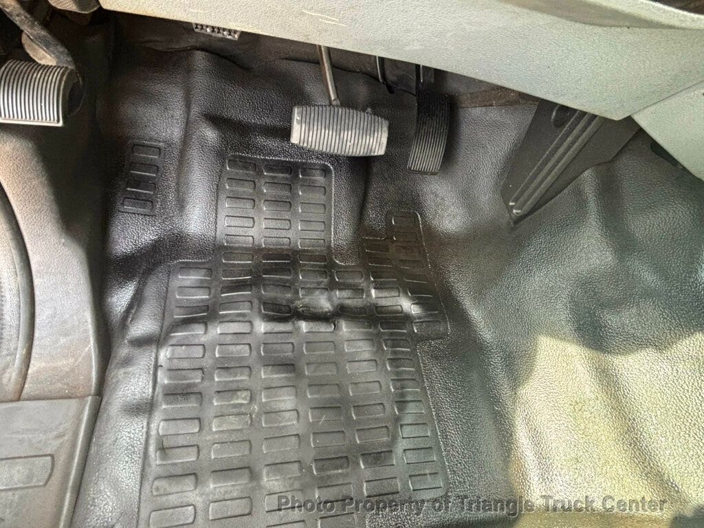 2011 Ford F550HD HEAVY SPEC CREW CAB JUST 52k MILES! 12+ FOOT DECK WITH LIFT GATE! FINANCE OR LEASE! - 22973910 - 33