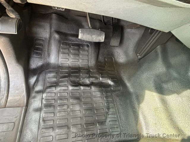 2011 Ford F550HD HEAVY SPEC CREW CAB JUST 52k MILES! 12+ FOOT DECK WITH LIFT GATE! FINANCE OR LEASE! - 22973910 - 33