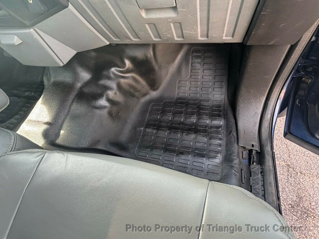 2011 Ford F550HD HEAVY SPEC CREW CAB JUST 52k MILES! 12+ FOOT DECK WITH LIFT GATE! FINANCE OR LEASE! - 22973910 - 39