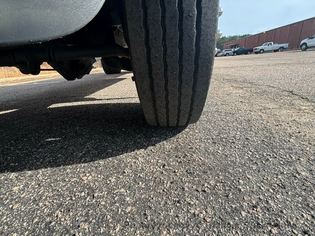 2011 Ford F550HD HEAVY SPEC CREW CAB JUST 52k MILES! 12+ FOOT DECK WITH LIFT GATE! FINANCE OR LEASE! - 22973910 - 51