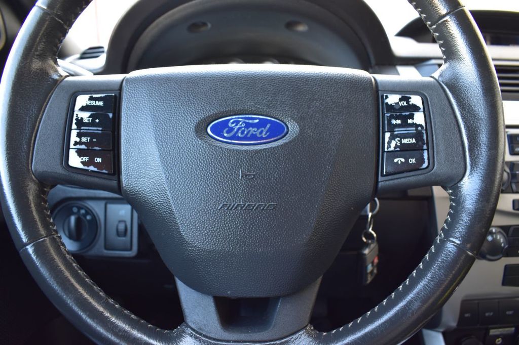2011 Ford Focus 4dr Sedan SE - 21676815 - 27