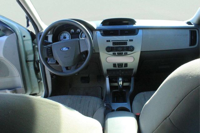 2011 Ford Focus 4dr Sedan SE - 22956979 - 8