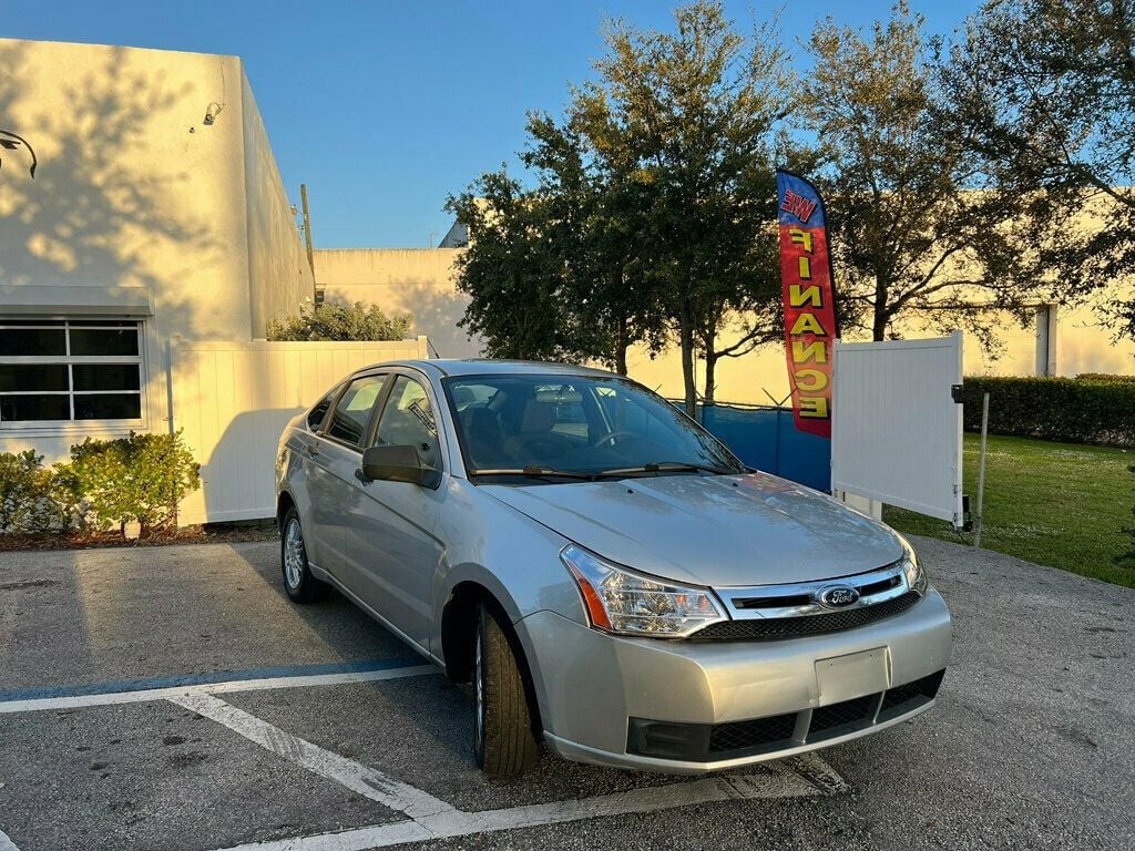 2011 Ford Focus 4dr Sedan SE - 22778235 - 0