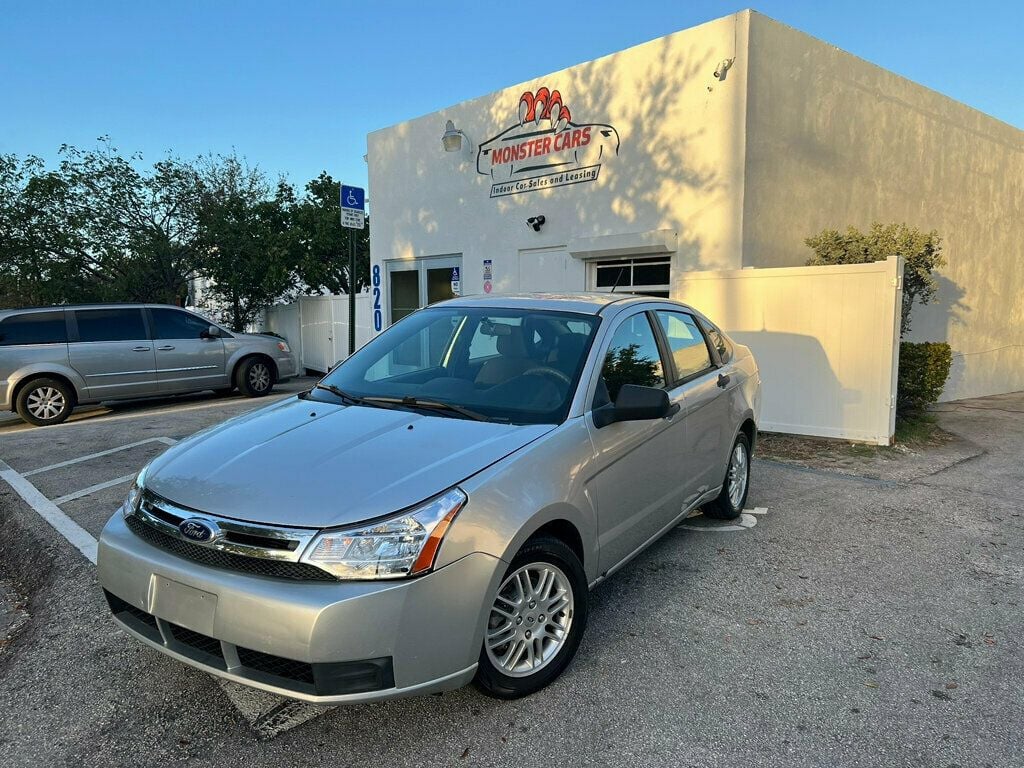 2011 Ford Focus 4dr Sedan SE - 22778235 - 1