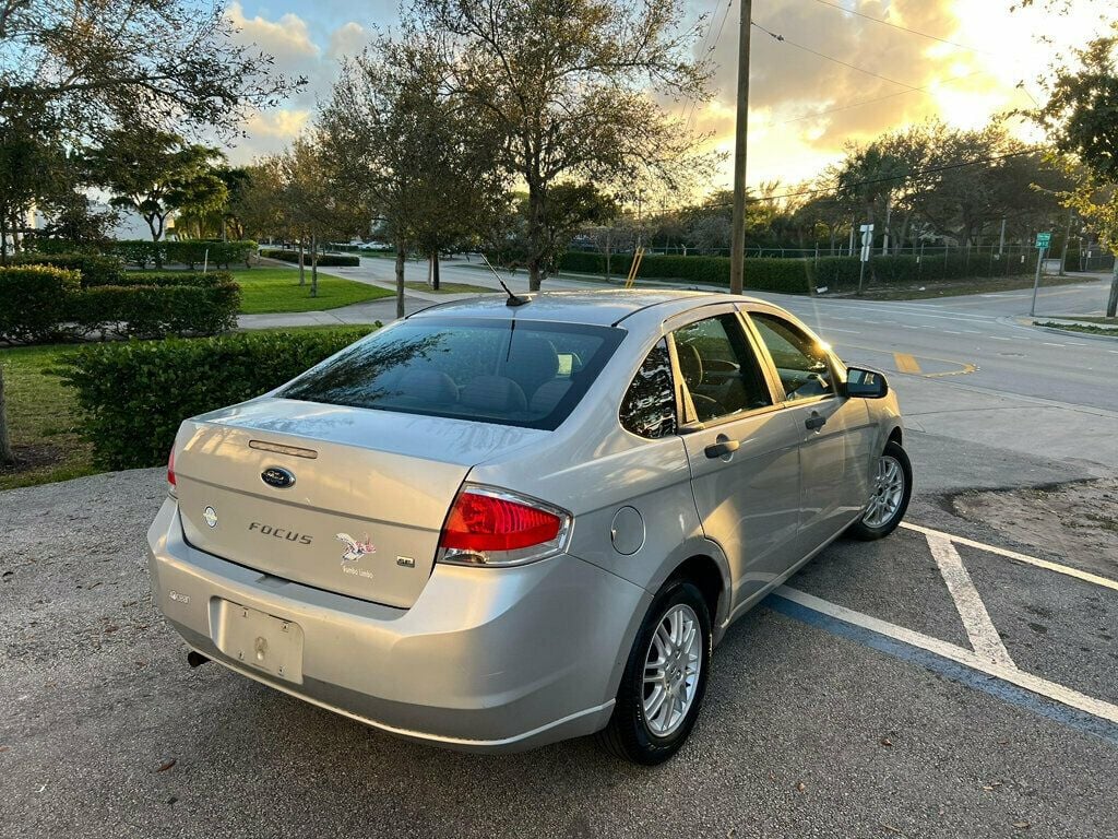 2011 Ford Focus 4dr Sedan SE - 22778235 - 2