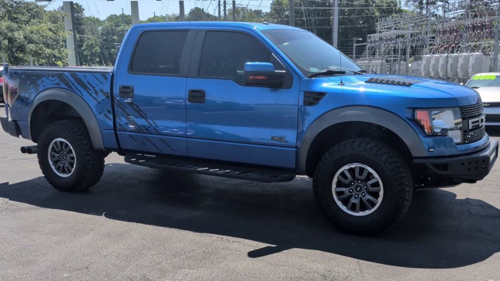 Ford F-150 4WD SuperCrew 145" SVT Raptor photo 2