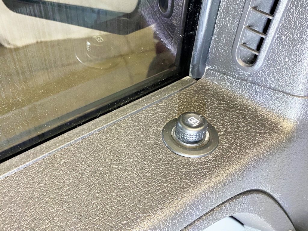 2011 Ford F-150 4WD SuperCrew 145" XLT - 22938175 - 20