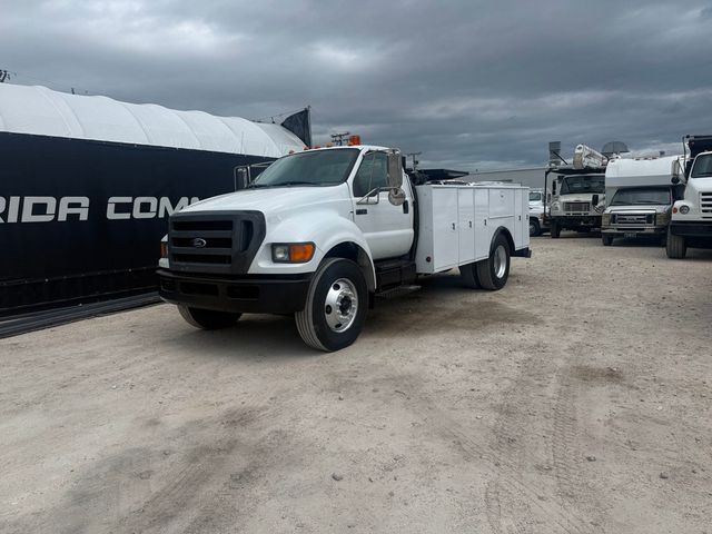 2011 Ford F-750 Utility Service Truck UNDER CDL  - 23017602 - 0
