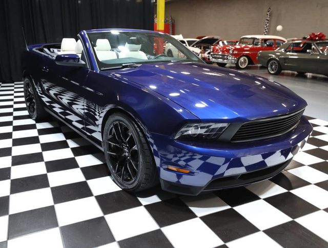 2011 Ford Mustang 2dr Convertible GT - 22997912 - 17