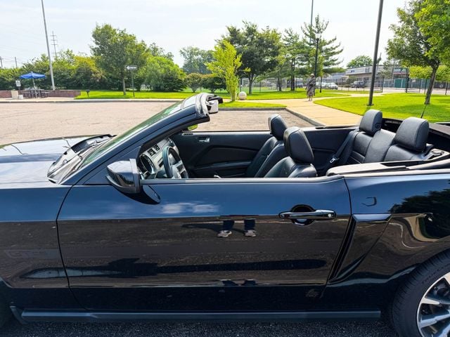2011 Ford Mustang CALIFORNIA SPECIAL, GT PREMIUM, CONVERTIBLE, 6-SPD MANUAL - 23041183 - 26