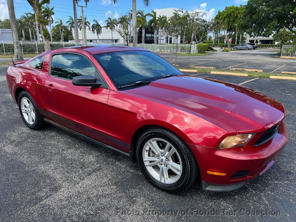 2011 Ford Mustang V6 photo 2
