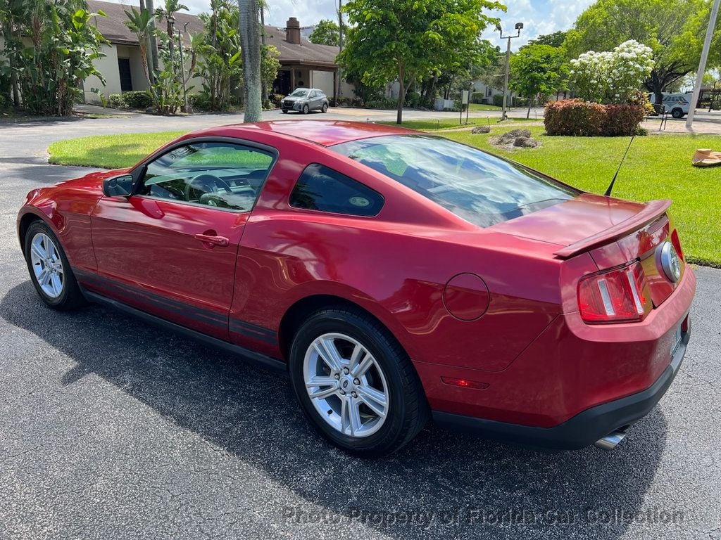 2011 Ford Mustang V6 photo 3
