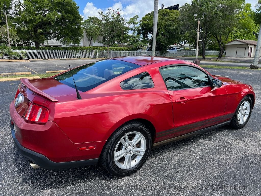 2011 Ford Mustang V6 photo 4