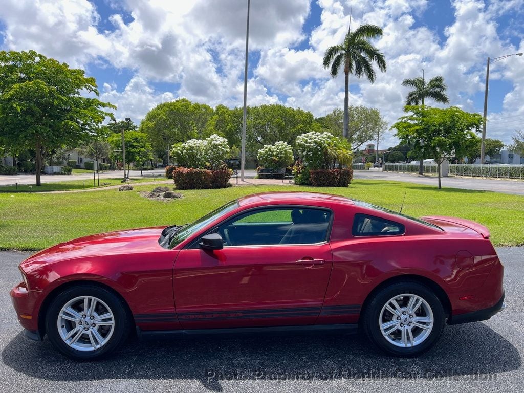 2011 Ford Mustang V6 photo 5