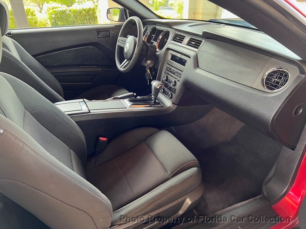 2011 Ford Mustang V6 photo 9