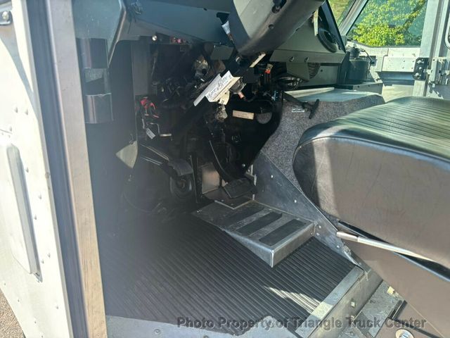 2011 Ford STEP VAN E450 JUST 8k MILES! HEAVY SPEC 14,050 GVW PERFECT FOR A FOOD TRUCK WITH HEAVY EQUIPMENT! - 23023108 - 10