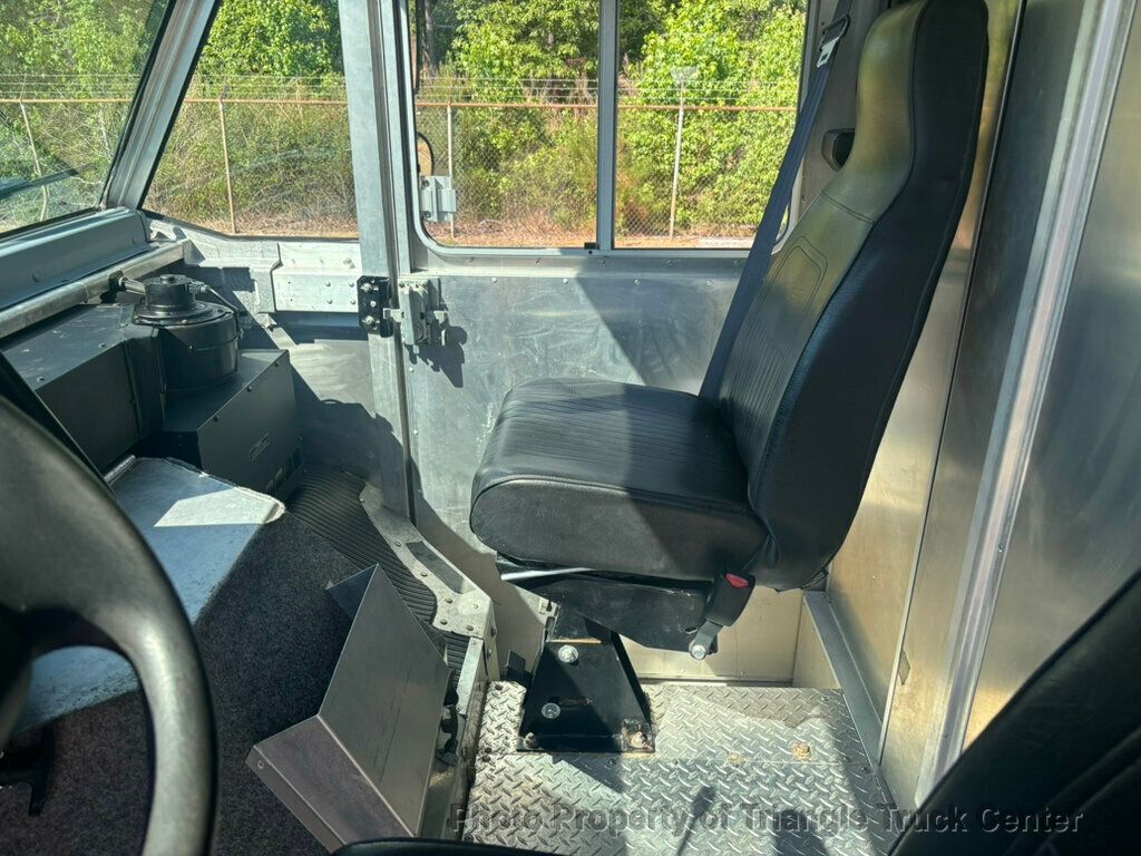 2011 Ford STEP VAN E450 JUST 8k MILES! HEAVY SPEC 14,050 GVW PERFECT FOR A FOOD TRUCK WITH HEAVY EQUIPMENT! - 23023108 - 18