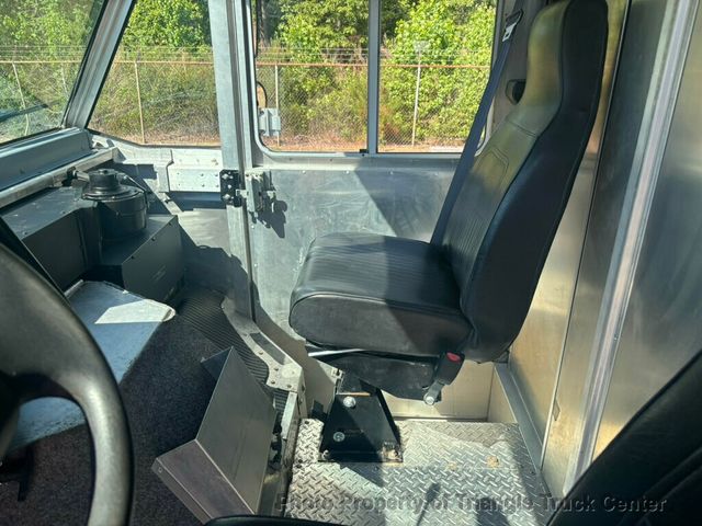 2011 Ford STEP VAN E450 JUST 8k MILES! HEAVY SPEC 14,050 GVW PERFECT FOR A FOOD TRUCK WITH HEAVY EQUIPMENT! - 23023108 - 18