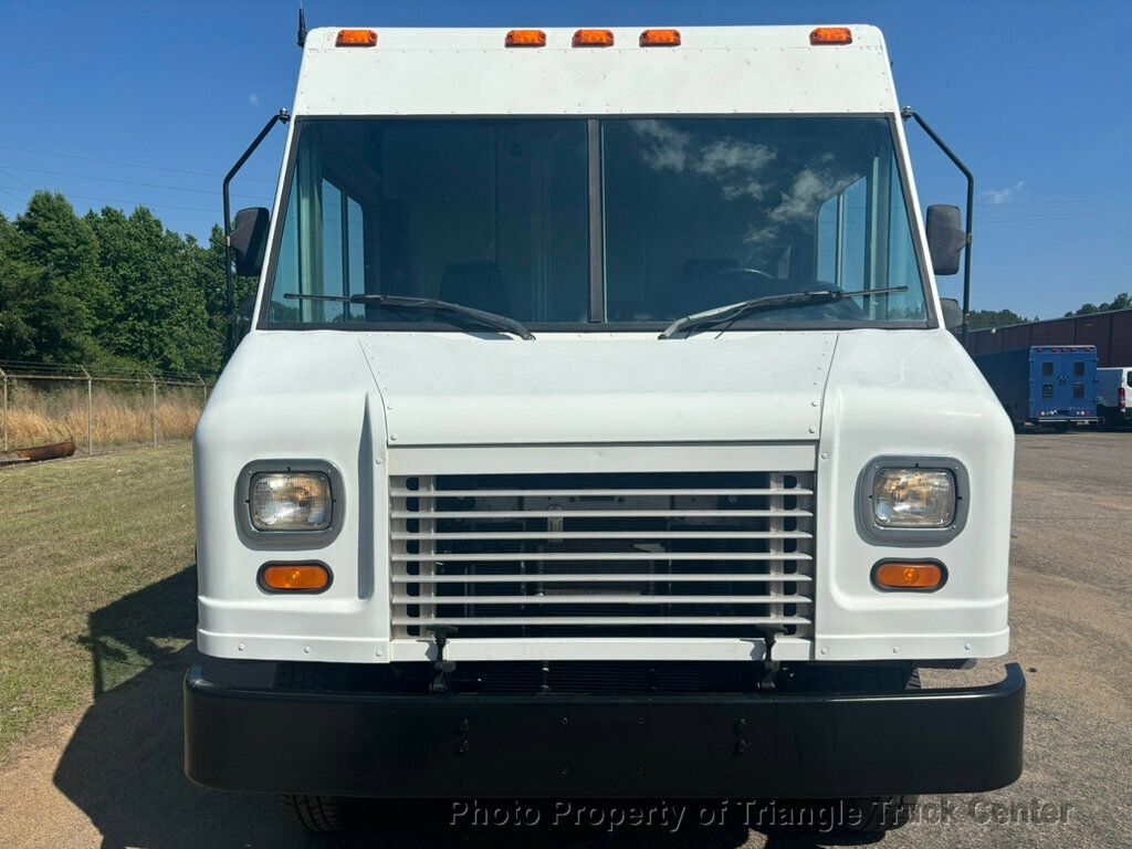 2011 Ford STEP VAN E450 JUST 8k MILES! HEAVY SPEC 14,050 GVW PERFECT FOR A FOOD TRUCK WITH HEAVY EQUIPMENT! - 23023108 - 1