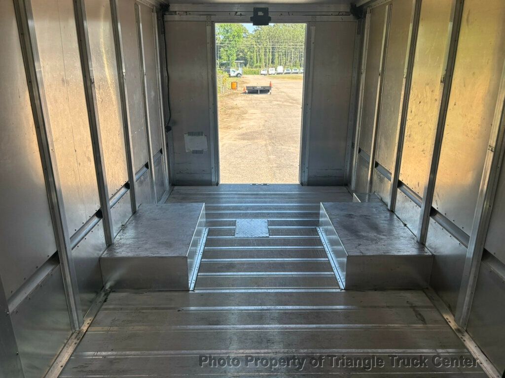 2011 Ford STEP VAN E450 JUST 8k MILES! HEAVY SPEC 14,050 GVW PERFECT FOR A FOOD TRUCK WITH HEAVY EQUIPMENT! - 23023108 - 23