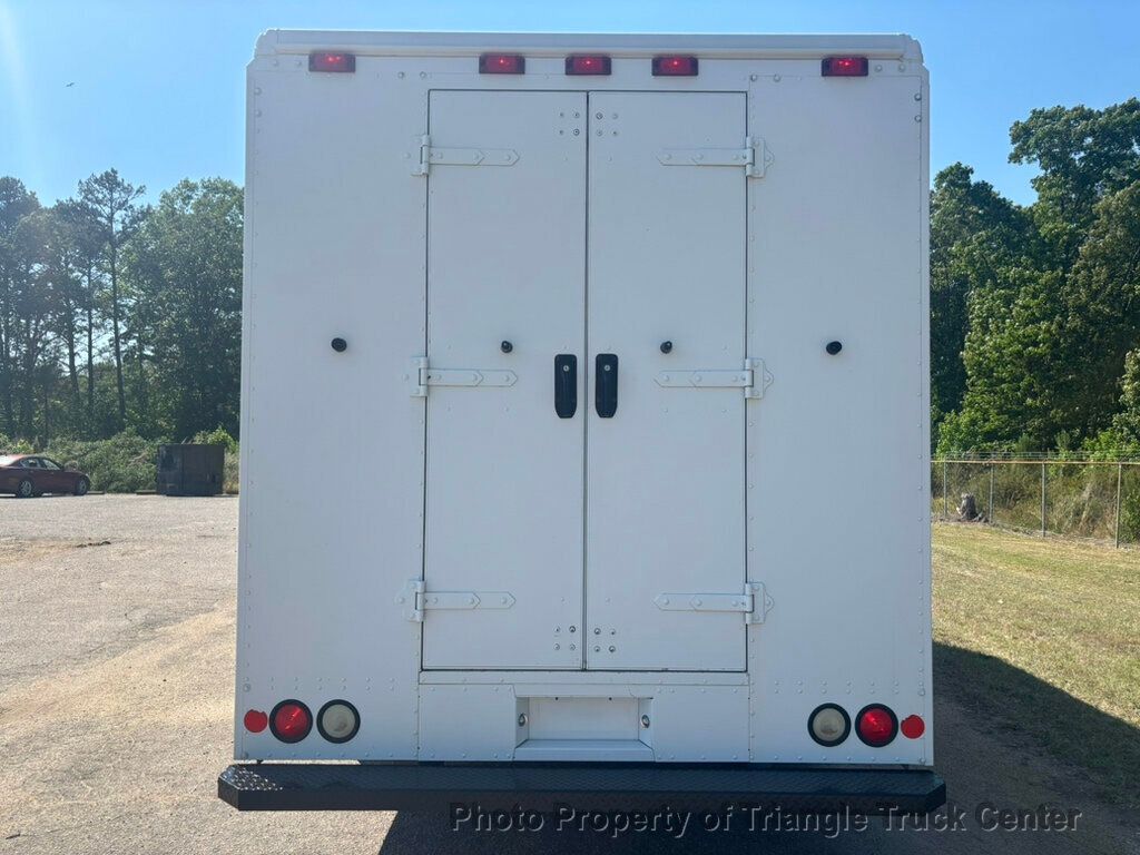 2011 Ford STEP VAN E450 JUST 8k MILES! HEAVY SPEC 14,050 GVW PERFECT FOR A FOOD TRUCK WITH HEAVY EQUIPMENT! - 23023108 - 2