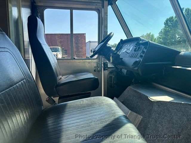 2011 Ford STEP VAN E450 JUST 8k MILES! HEAVY SPEC 14,050 GVW PERFECT FOR A FOOD TRUCK WITH HEAVY EQUIPMENT! - 23023108 - 30