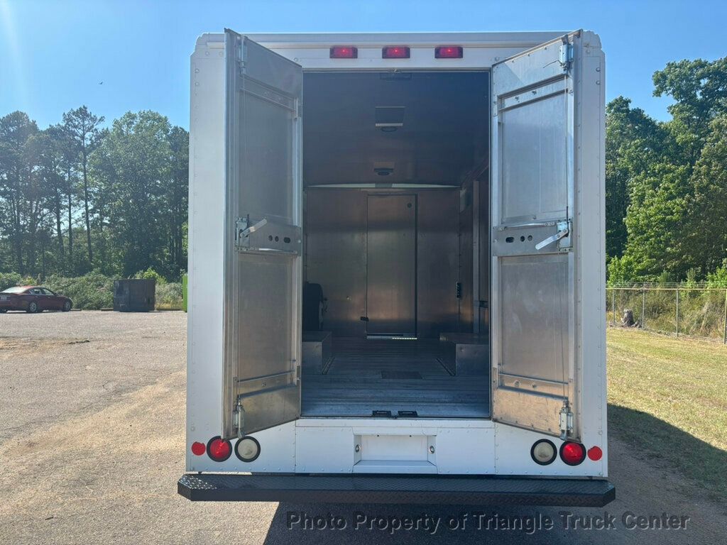 2011 Ford STEP VAN E450 JUST 8k MILES! HEAVY SPEC 14,050 GVW PERFECT FOR A FOOD TRUCK WITH HEAVY EQUIPMENT! - 23023108 - 3