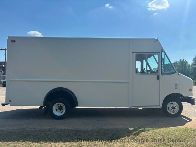 2011 Ford E-Series's photo