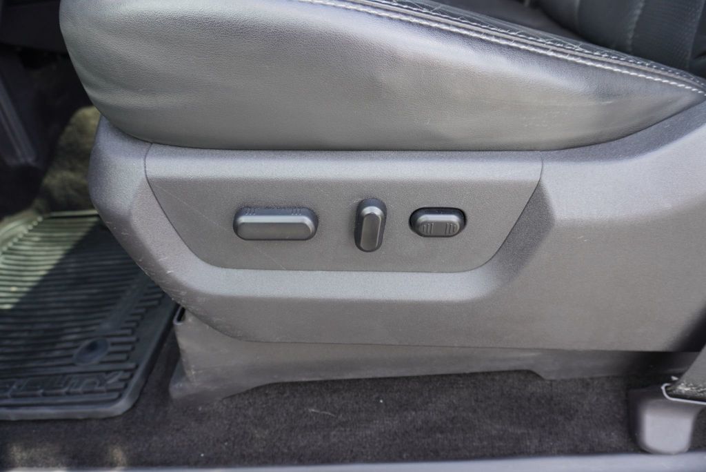 2011 Ford Super Duty F-350 LARIAT - 23036361 - 24
