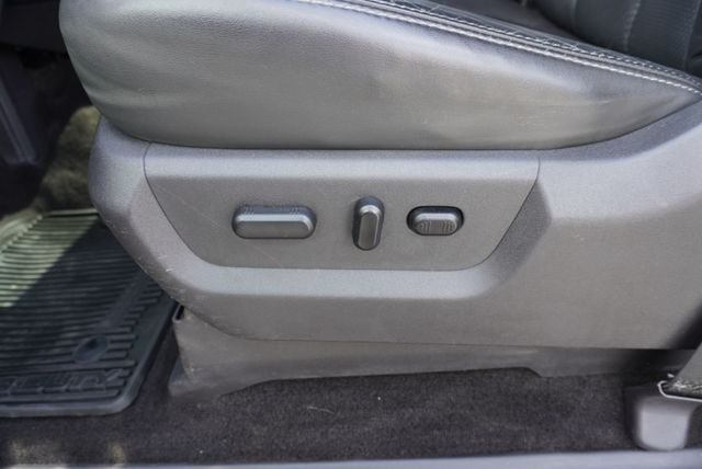 2011 Ford Super Duty F-350 LARIAT - 23036361 - 24