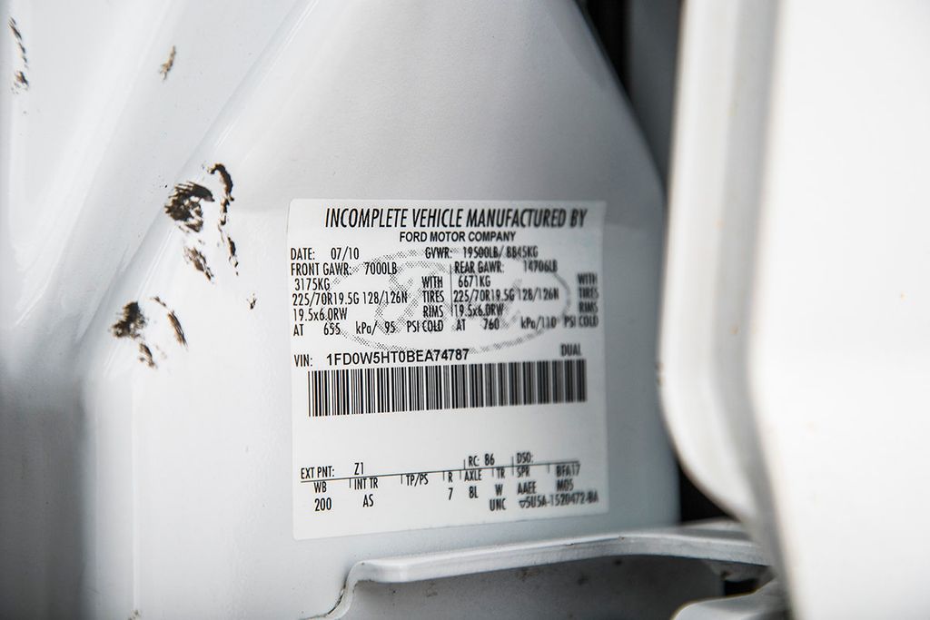 2011 Ford Super Duty F-550 DRW F550 CREW 4X4  - 16051997 - 28