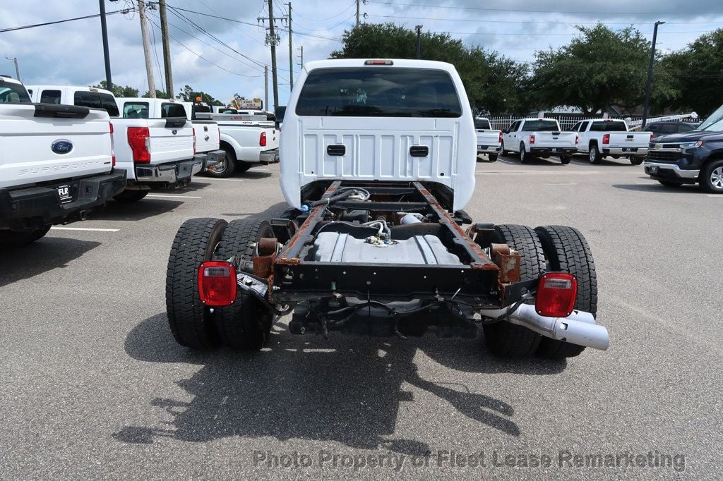 2011 Ford Super Duty F-550 DRW F550SD 2WD Crew Cab Cab Chassis - 22604013 - 3