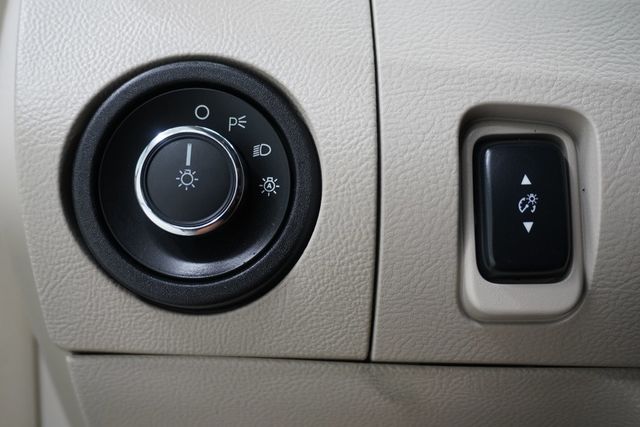 2011 Ford Taurus 4dr Sedan Limited FWD - 23007199 - 24