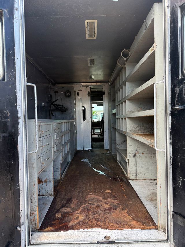 2011 Ford Utilimaster Stepvan  - 23059698 - 9