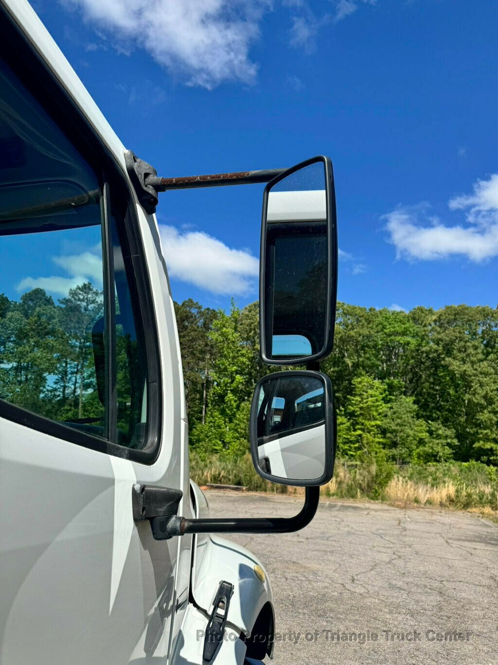 2011 Freightliner M2 JUST 12k MILES! NON CDL! SUPER NICE UNIT! LIFT GATE! UNDER 26k GVW! FINANCE OR LEASE! - 22997476 - 32