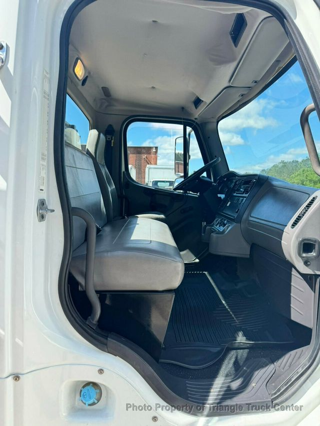 2011 Freightliner M2 JUST 12k MILES! NON CDL! SUPER NICE UNIT! LIFT GATE! UNDER 26k GVW! FINANCE OR LEASE! - 22997476 - 34
