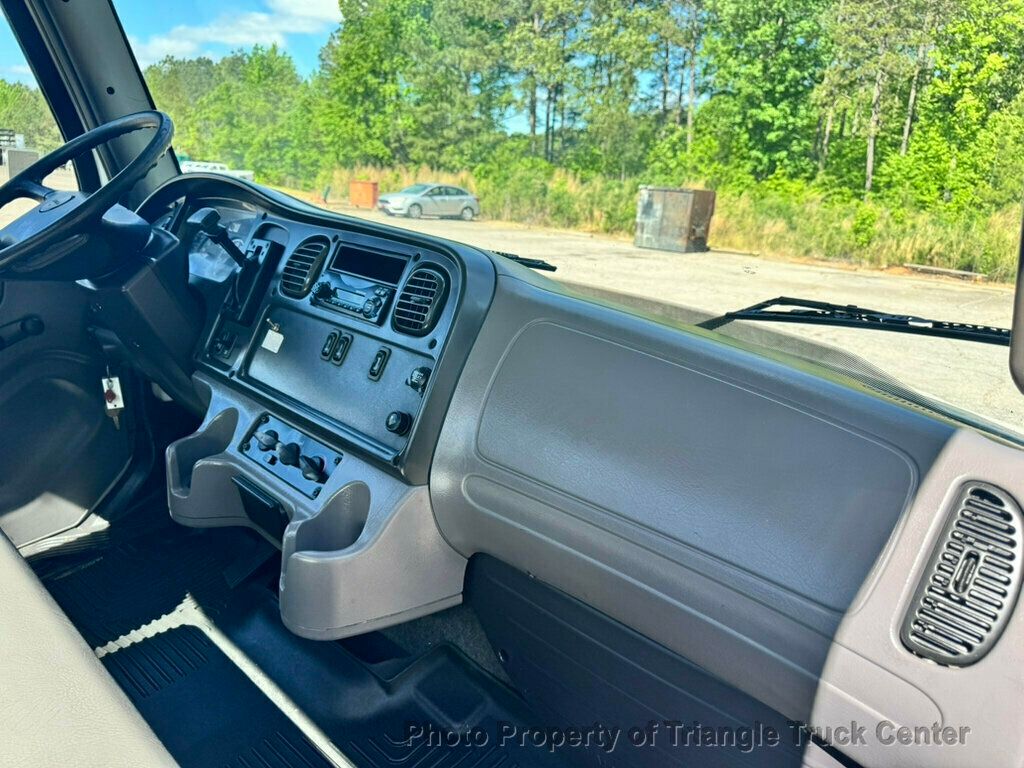 2011 Freightliner M2 JUST 12k MILES! NON CDL! SUPER NICE UNIT! LIFT GATE! UNDER 26k GVW! FINANCE OR LEASE! - 22997476 - 38