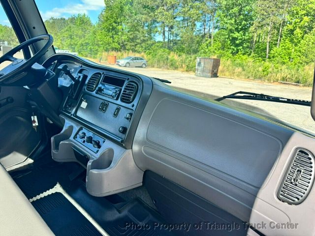 2011 Freightliner M2 JUST 12k MILES! NON CDL! SUPER NICE UNIT! LIFT GATE! UNDER 26k GVW! FINANCE OR LEASE! - 22997476 - 38