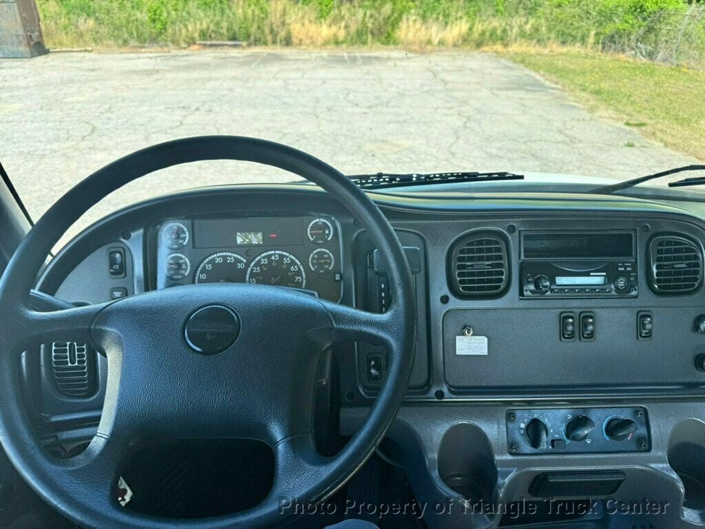 2011 Freightliner M2 JUST 12k MILES! NON CDL! SUPER NICE UNIT! LIFT GATE! UNDER 26k GVW! FINANCE OR LEASE! - 22997476 - 44
