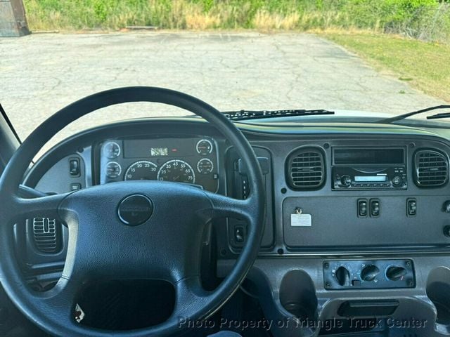 2011 Freightliner M2 JUST 12k MILES! NON CDL! SUPER NICE UNIT! LIFT GATE! UNDER 26k GVW! FINANCE OR LEASE! - 22997476 - 44